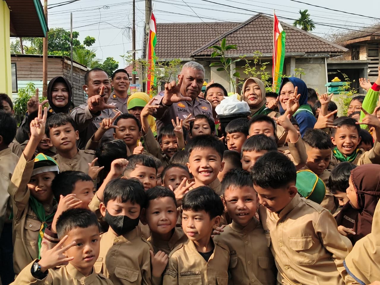 Polantas Karib Sambangi SD Muhammadiyah 3, Edukasi Keselamatan Berlalu Lintas dan Tanamkan Kepedulian Lingkungan Sejak Dini
